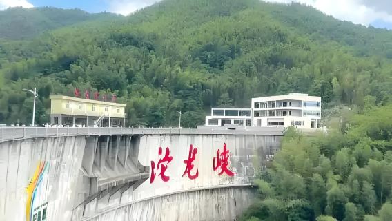 平江沱龍峽漂流+空中玻璃漂流一日遊