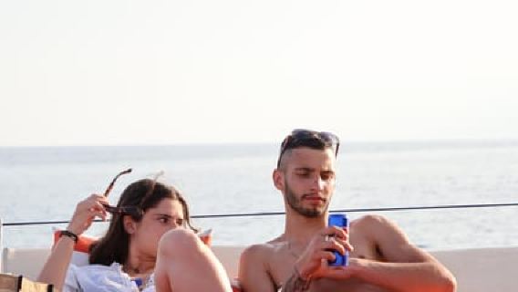 Cambrils: Catamaran Cruise with Balinese Bed and Drink