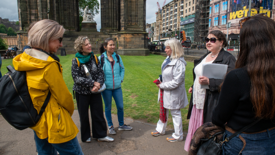 Gotiska Edinburgh: Eftermiddagste med kvinnors berättelser och dold historia