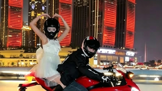 Chongqing vida nocturna 4h: Visitar en motocicleta + Crucero por los dos ríos + Visita turística en 8D de la ciudad