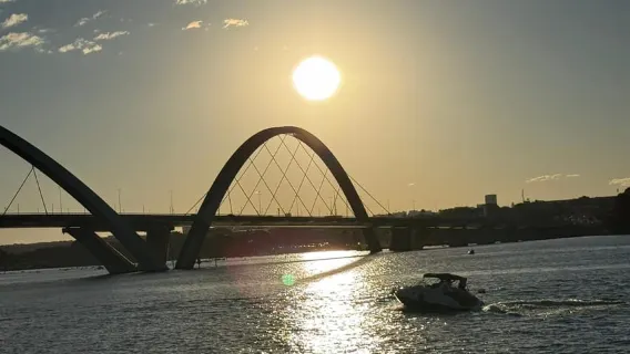 ブラジリア：パラノア湖で楽しむサンセットセーリングツアー