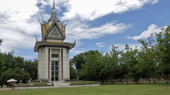 S21 & Killing Fields Tour with Khmer Lunch & Drink