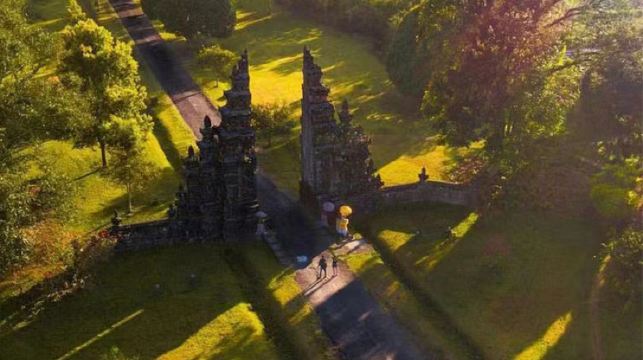 北峇里島深度遊：水神廟+雙子湖+善惡門一日遊