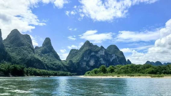 Crociera di 4 stelle sul fiume Li: da Guilin a Yangshuo con spettacolo serale opzionale|Tour privato