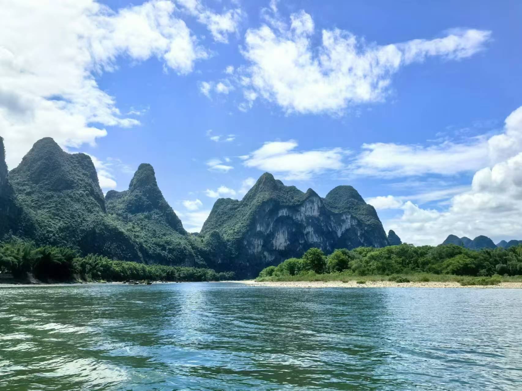 Crociera di 4 stelle sul fiume Li: da Guilin a Yangshuo con spettacolo serale opzionale|Tour privato
