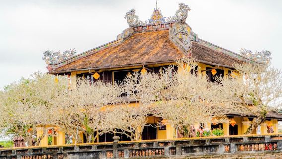 ทัวร์เมืองเว้ชุดอ๋าว่ายถ่ายรูปอินสตาแกรม