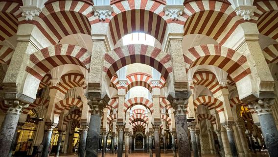 Guided Tour to the Mosque of Córdoba + Jewish Quarter (AC)