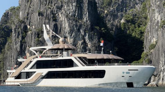 From Hanoi: 5-Star Lan Ha Bay & Cat Ba Cruise with Kayaking & Seafood Lunch