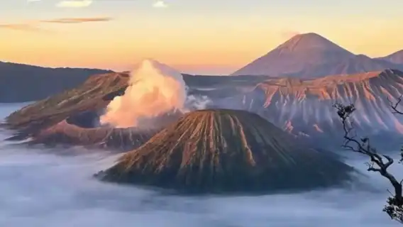 伊真火山一日遊|一人可訂/含導遊/地獄藍火/硫磺湖/接駁碼頭