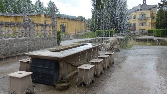 Salzburg: Naik Perahu ke Hellbrunn dan Kunjungan Istana