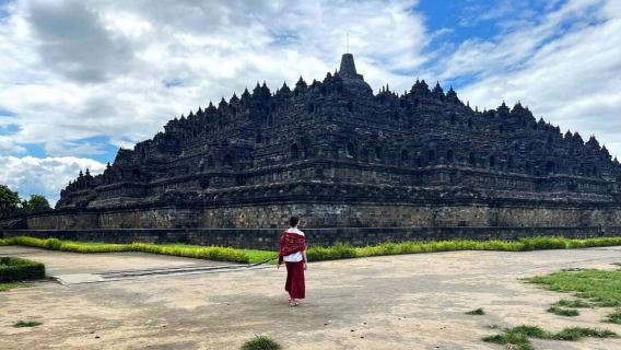 Borobudur Climb to the Top & Prambanan with Ticket Included