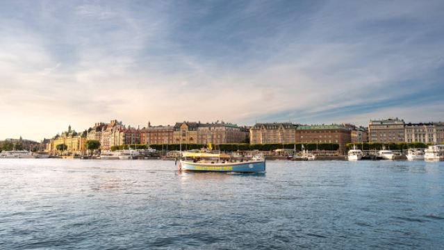 Stoccolma: tour guidato della città in barca elettrica aperta