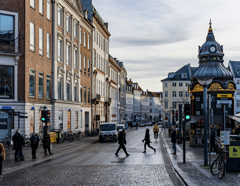 Copenhagen: Hygge & Highlights Walking Tour with Local Guide