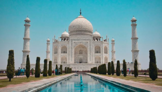 Van Delhi: Privé dagtocht naar de Taj Mahal en Agra met traditionele Indiase kleding