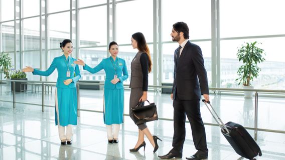 บริการผ่านตรวจคนเข้าเมืองอย่างรวดเร็วที่สนามบินฮานอย (HAN)