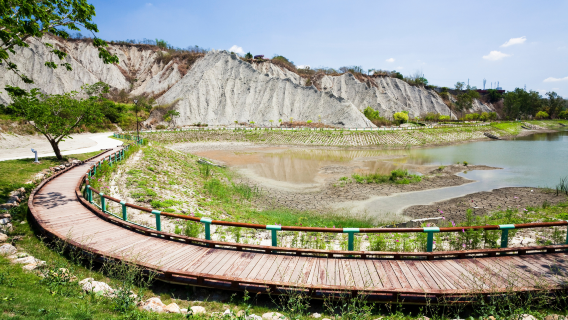 Excursión de un día a Kaohsiung: Mundo Lunar, Aldea Folclórica Hakka Meinong, Calle Antigua Qishan y Pier2 Centro Artístico