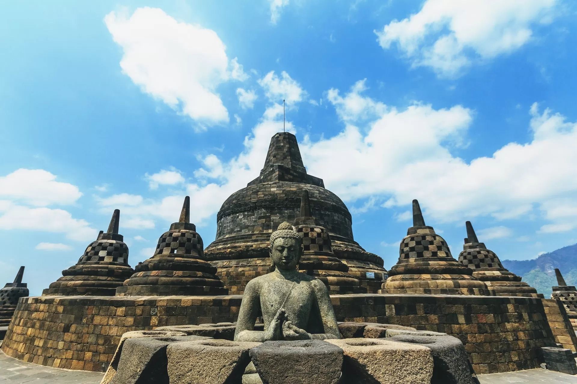 Indonesia · Tour per ammirare l'alba dalla cima del Borobudur a Yogyakarta