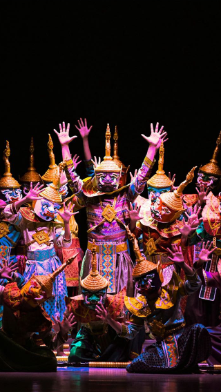 ทัวร์วัฒนธรรมเมืองเก่าหลวงพระบาง · ทานอาหารเย็นชมพระอาทิตย์ตกบนเรือแม่น้ำโขง · ชมการแสดงประเพณีแสงพุทธแบบ VIP