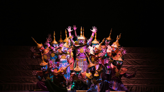 Tour cultural por la antigua ciudad de Luang Prabang · Crucero con cena al atardecer por el río Mekong · Espectáculo tradicional VIP de luz budista