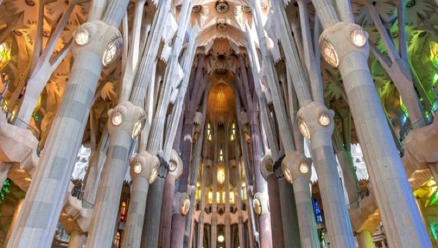 西班牙+巴塞隆拿聖家族大教堂+桂爾公園一日遊/行程可調-可定制