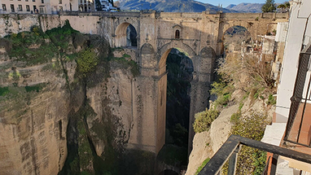 Tagesausflug zur Puente Nuevo in Ronda, Plaza de Toros de Ronda, Júzcar und den Felsendörfern