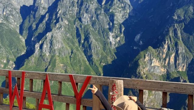 1-day tour to Tiger Leaping Gorge + Zhonghutiao hiking (optional departure from Lijiang or Shangri-La | rideshare + private charter or round-trip)