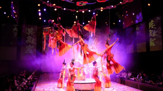 Chengdu Festejo Tang: Sumérgete en el Banquete Real Jinguan del Milenio