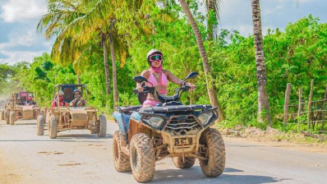 ทัวร์รถ ATV และรถบักกี้ในปุนตาคานา สาธารณรัฐโดมินิกัน