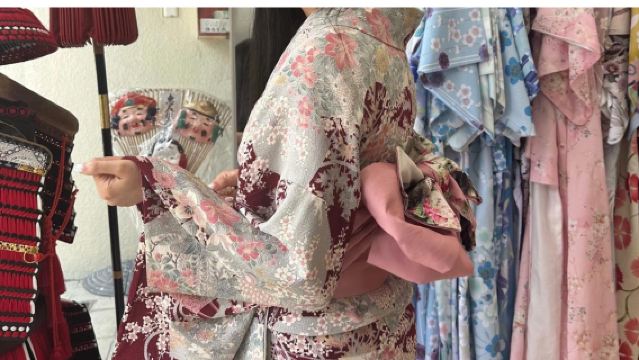 Traditionelle Kimono-, Furisode- und Yukata-Miete in Tokio | Stylische Frisuren & japanisches Make-up & Fotoshooting (Ookini Asakusa Raimenten)