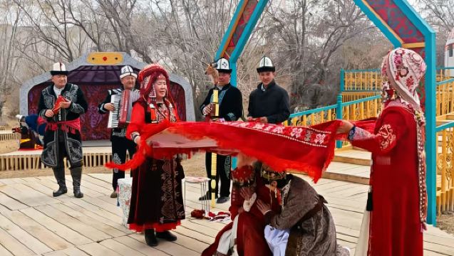 Pengalaman Adat Perkahwinan Kyrgyz Pamir (Oytak) Taman Glasier Kizilsu Korkut Ata - Kraf Kattama Tangan