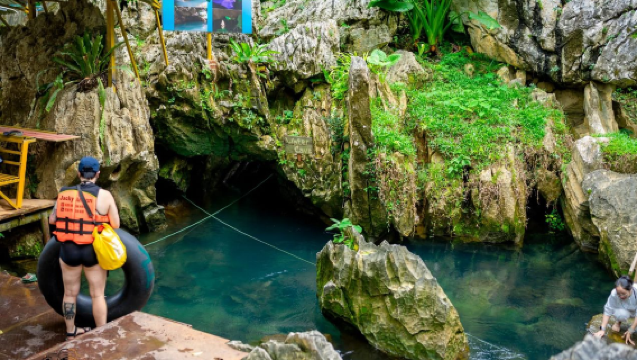 ヴァンヴィエンワンデーツアー【タムチャン洞窟＋水中洞窟＋ラグーン2＋ジップライン付き】