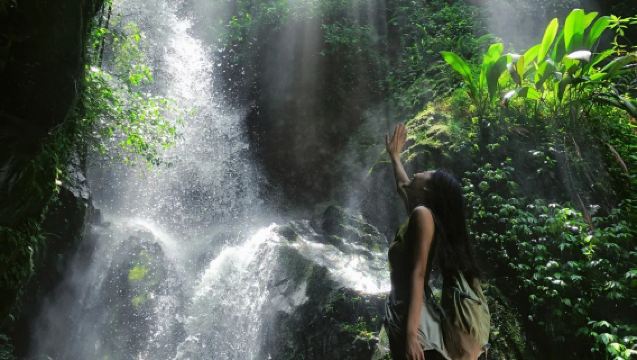 騰衝高黎貢山【五道溪】徒步（野溫泉+瀑布+叢林穿越+廚房）