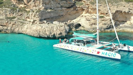 Mallorca: Excursión en catamarán + Comida o Cena + Bebidas