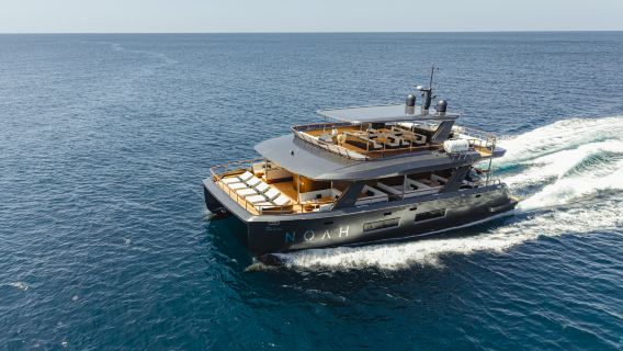 NOAH ภูเก็ต เกาะพีพี เกาะไม้ท่อน ทัวร์ 1 วัน เรือยอชท์หรูหราแบบคาตามารัน พร้อม DJ และดำน้ำตื้น