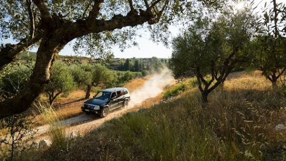 Tour in 4x4 tra i villaggi di Zante, spiaggia e monastero