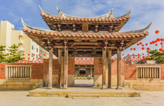 鹿港老街一日遊【小吃宴、三輪車古蹟巡禮】