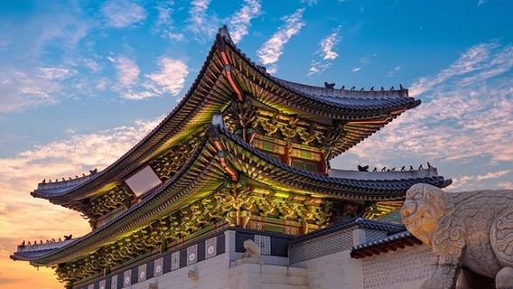 Seoul Day Walking Tour with traditional spots (+ free snap photo shoot)