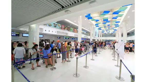 บริการช่องทางพิเศษสู่ด่านตรวจคนเข้าเมือง ท่าอากาศยานนานาชาติภูเก็ต