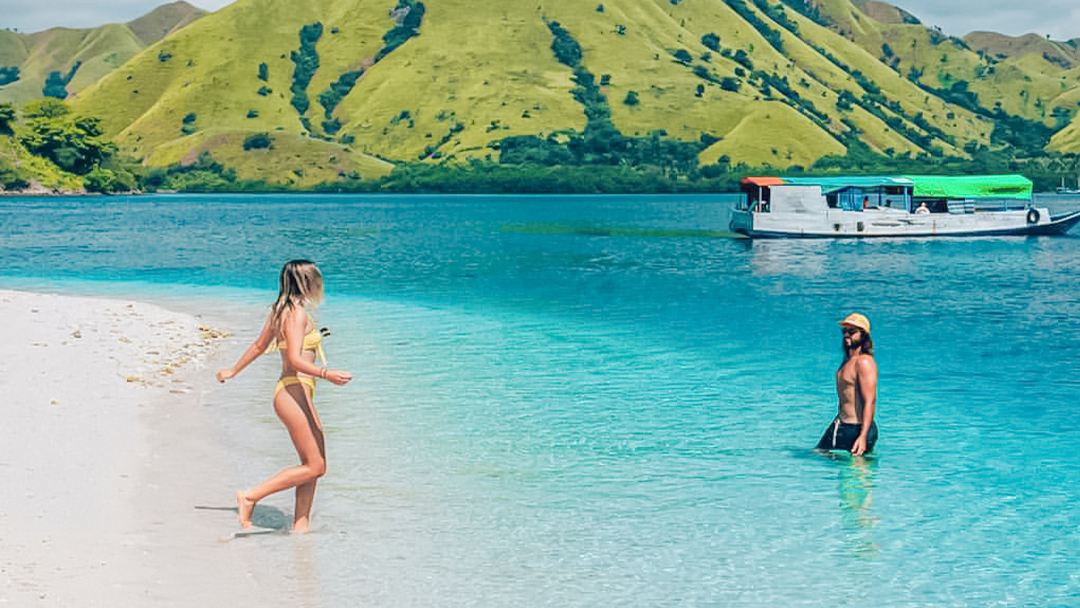 Полудневной тур на остров Каланг в Комодо [Закат в Комодо|снорклинг|Дополнительно: поездка в составе сборной группы или аренда судна