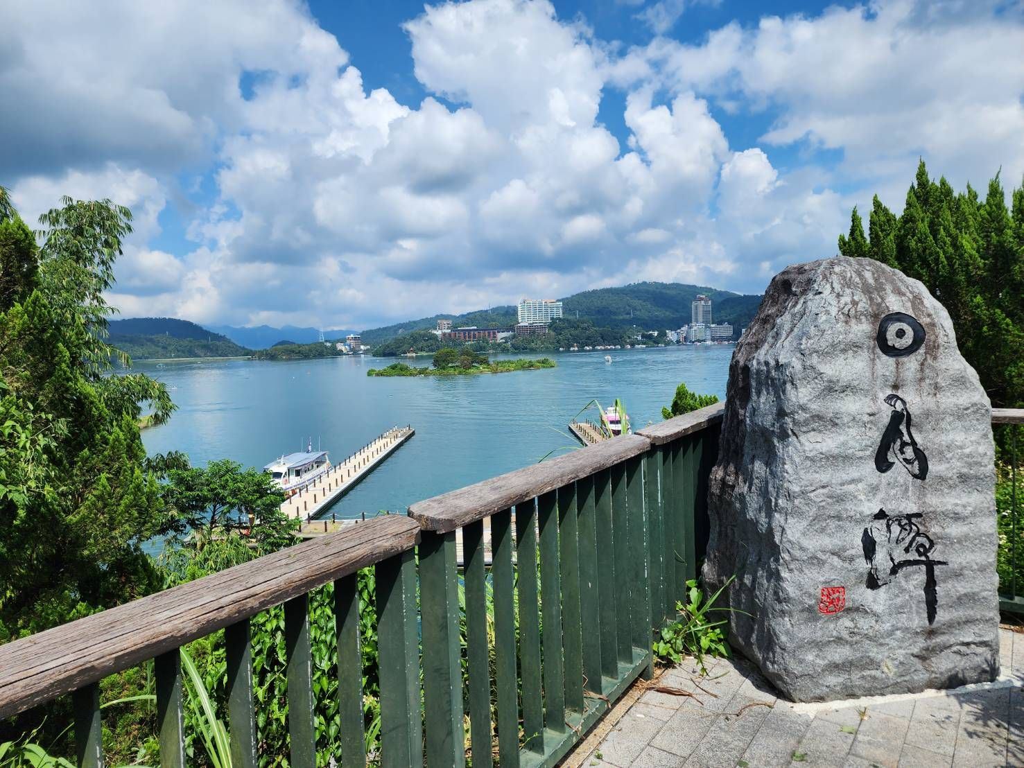 Excursión de un día al Lago de Sol y Luna en el Condado de Nantou + Humedal de Gaomei con salida desde hoteles en el centro de Taichung