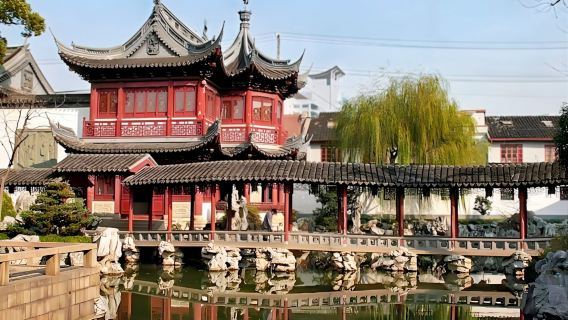 Half Day Discovery Tour in Shanghai: Visit Yu Garden and the outside Bazaar , Walk along the Bund or Riverside promenade ,and enjoy free shopping on Nanjing Pedestrian shopping street.
