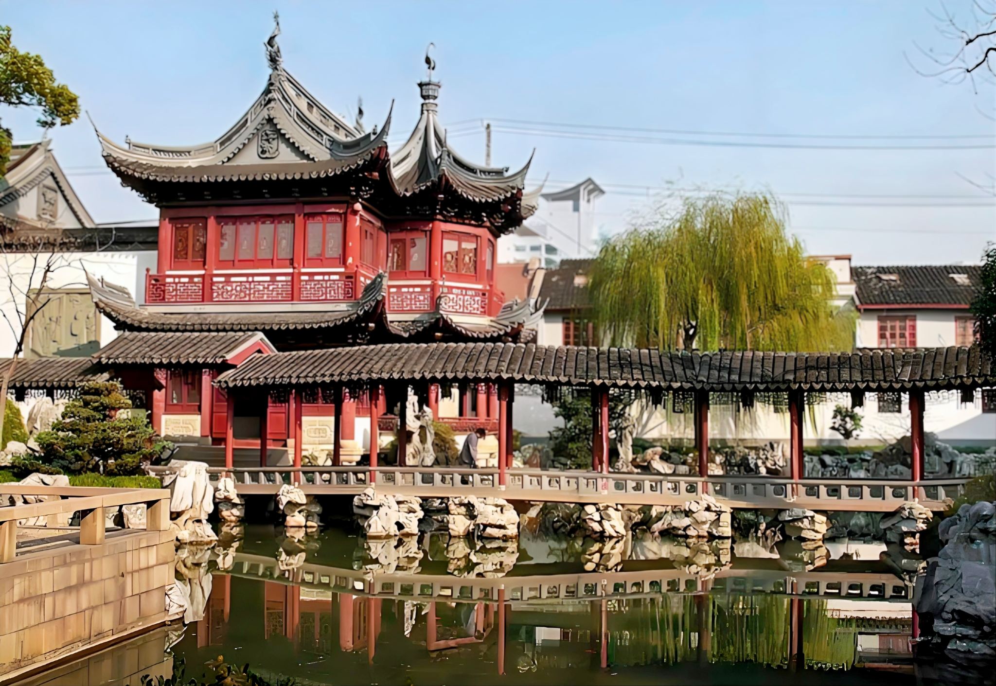 Half Day Discovery Tour in Shanghai:  Visit Yu Garden and the outside Bazaar , Walk along the Bund or Riverside promenade ,and enjoy free shopping on Nanjing Pedestrian shopping street.