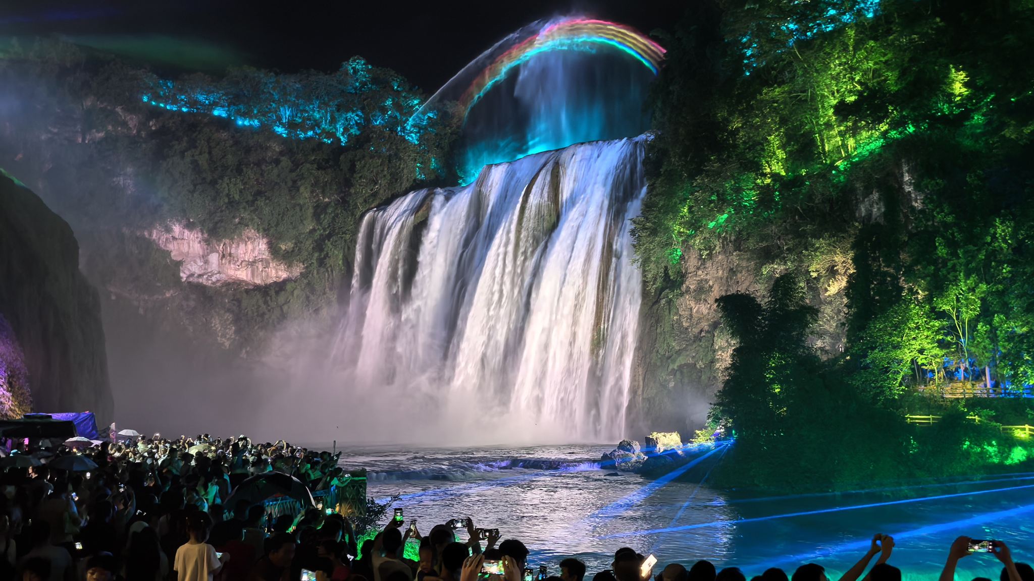 夜遊黃果樹瀑布包車一日遊（1 單 1 團，安順出發，金牌司導帶玩）