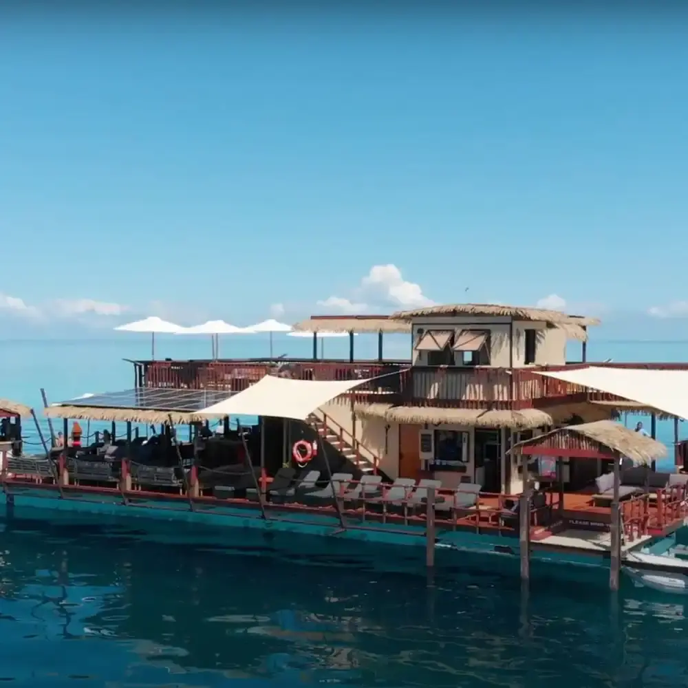 フィジー・セブンスヘブン海上バー「Seventh Heaven」デナラウ送迎付き