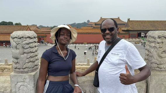 guía en idiomas extranjeros en el Museo del Palacio: inglés, francés, español, alemán, cantonés y ruso.