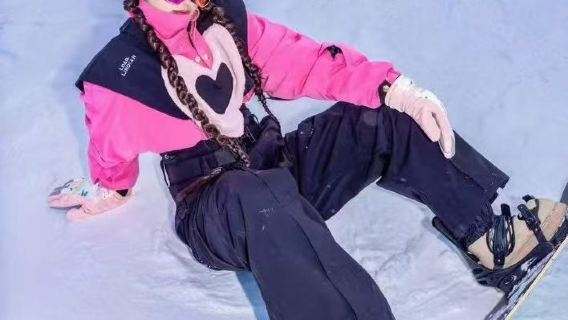 亞布力網紅滑雪服租賃【免費接駁＋包含網紅滑雪服＋頭盔＋雪鏡】