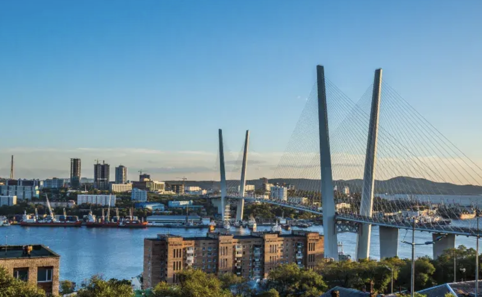 Vladivostok, Rusia | Faro de Tokarevsky + Isla Russki + Museo del Submarino + Cuerno de Oro