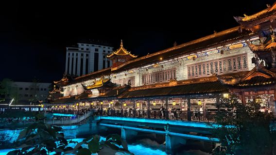 1-day tour of Chengdu Panda Valley + Dujiangyan + Yangtianwo Square + Zhongshuge + South Bridge night view