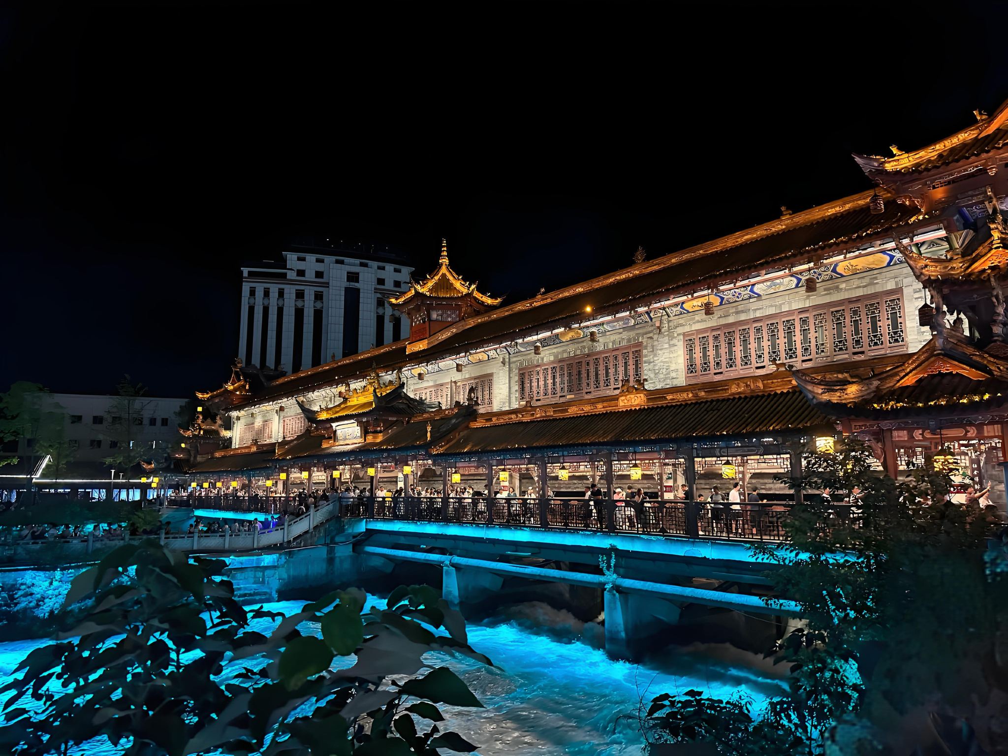 Traslado privado en Chengdu + excursión de medio día a Dujiangyan y el Puente Sur con vistas nocturnas [Salida a las 15:00 / Disfruta de las Lágrimas Azules]