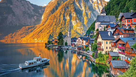 one-day tour to the Austrian wooden town Hallstatt [Chinese/English tour available]